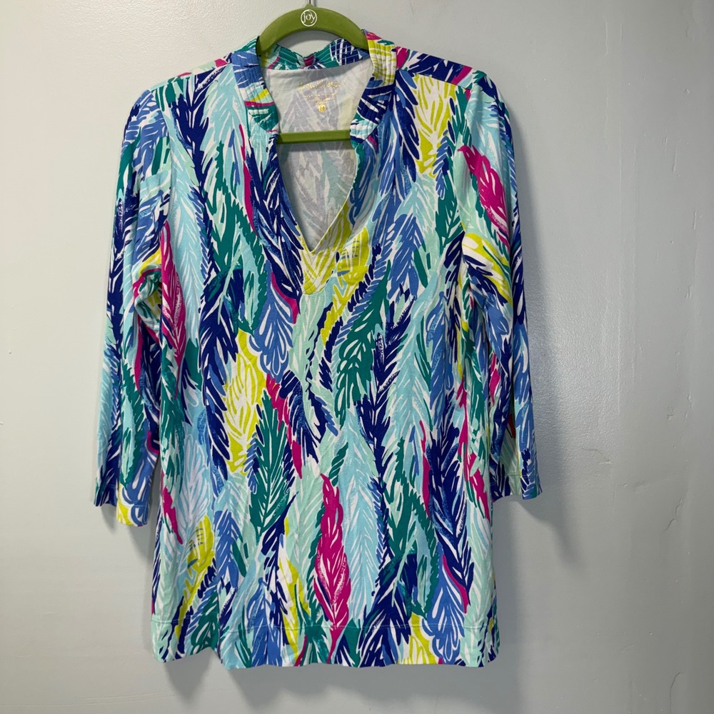 Lilly Pulitzer Vero V-Neck Top Light As A Feather Print Blue Pink Medium 23416